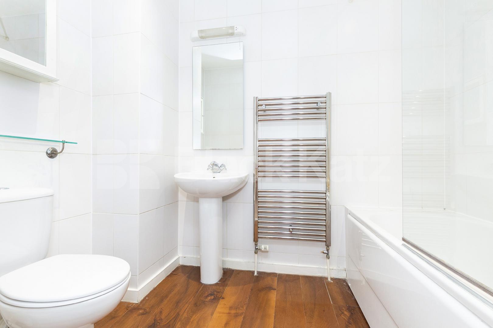 Stunning 3 double bedroom apartment to rent located in the heart of Bloomsbury Gower Street , Bloomsbury